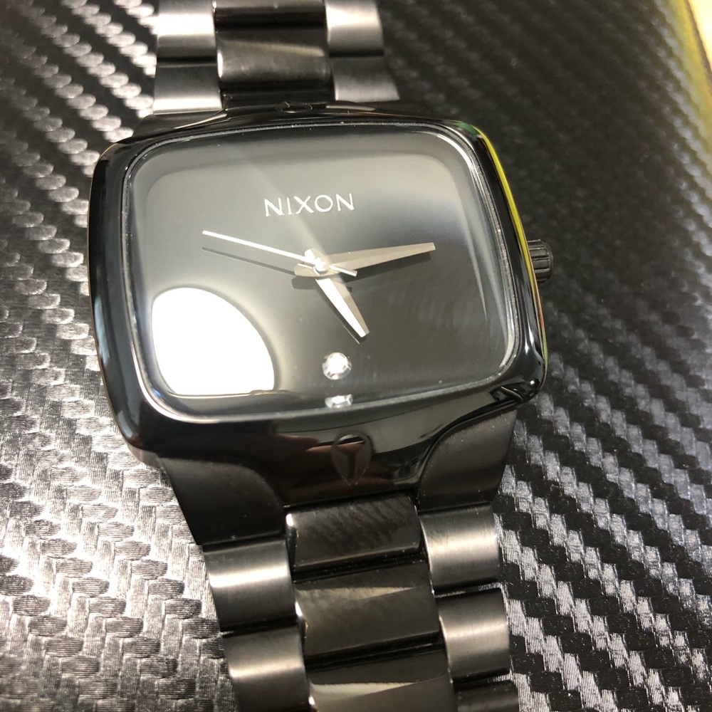 Men’s Nixon wrist watch